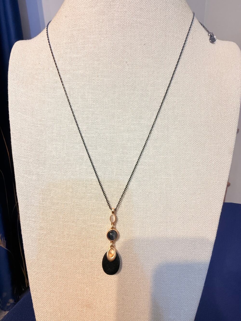 Vintage Lucky Brand 26” + 3” Blue Teardrop Pendant Necklace